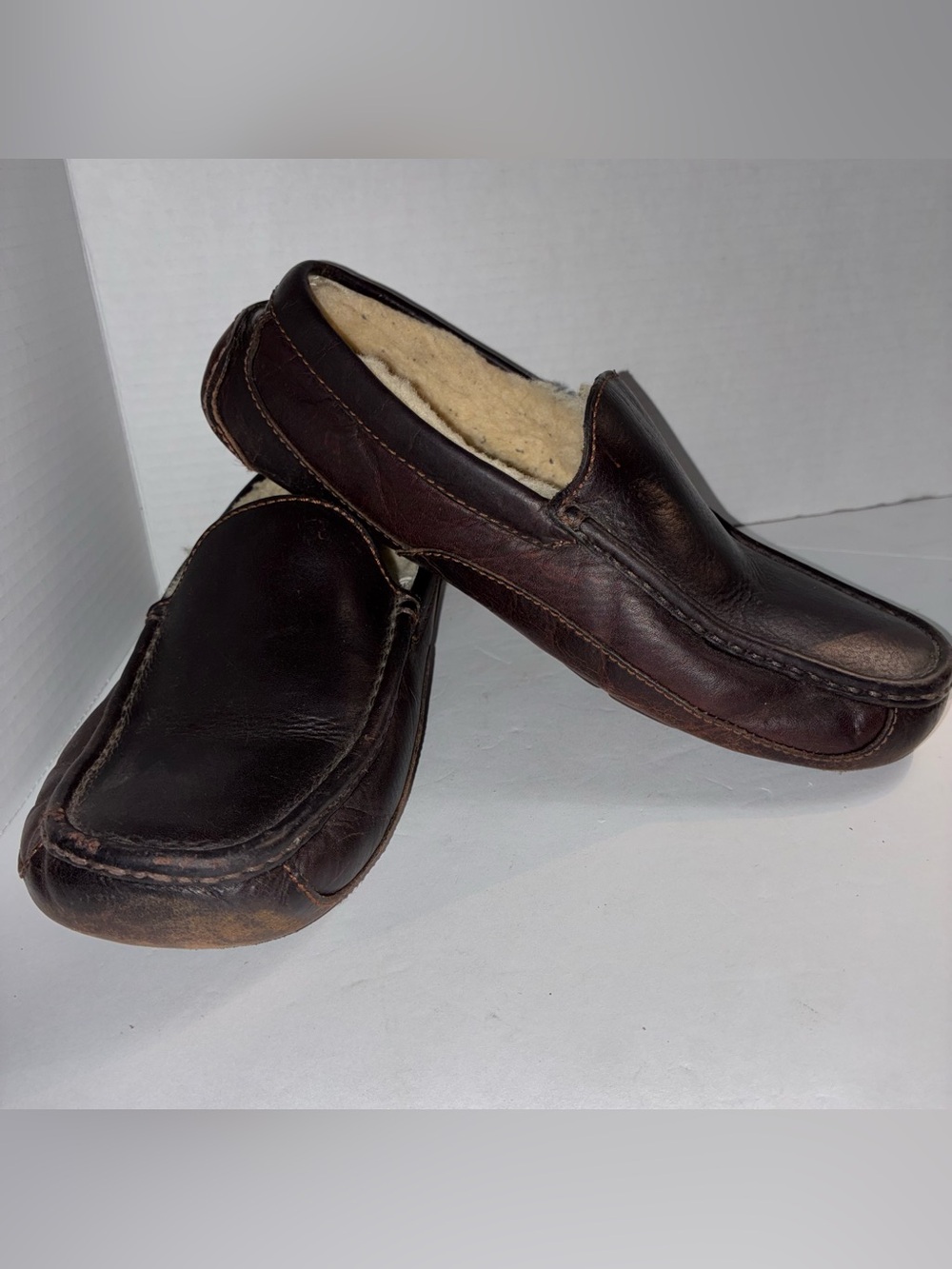 UGG Men's 9 Dark Brown Leather Slip-On Moccasin with Shearling Lining Shoes